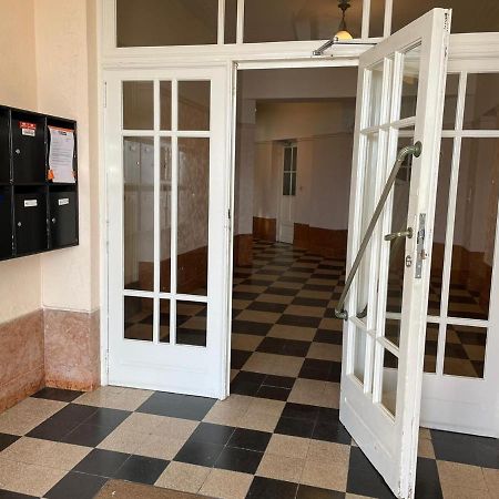 Uniek Appartement Op De Zeedijk Met Parking Остенде Экстерьер фото