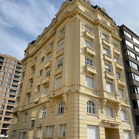 Uniek Appartement Op De Zeedijk Met Parking Остенде Экстерьер фото