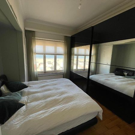 Uniek Appartement Op De Zeedijk Met Parking Остенде Экстерьер фото