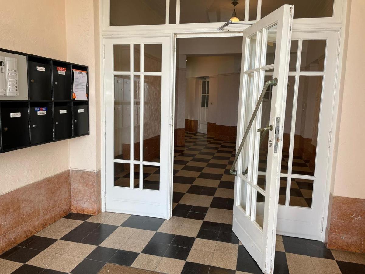 Uniek Appartement Op De Zeedijk Met Parking Остенде Экстерьер фото