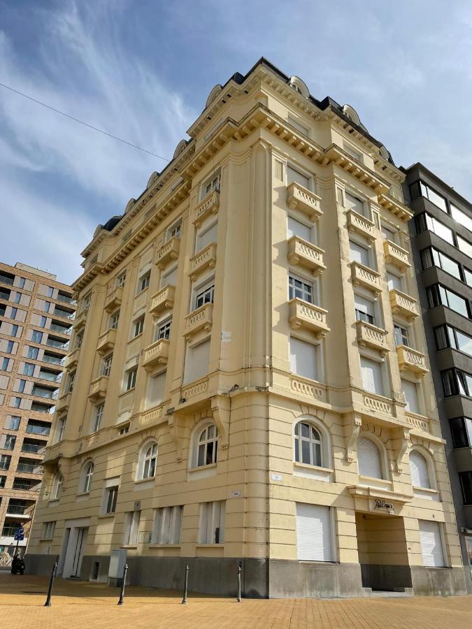 Uniek Appartement Op De Zeedijk Met Parking Остенде Экстерьер фото