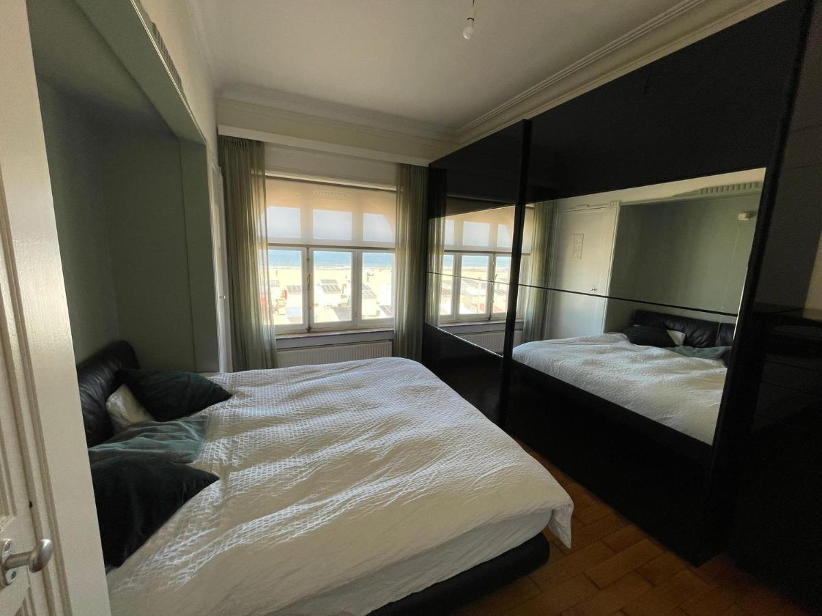 Uniek Appartement Op De Zeedijk Met Parking Остенде Экстерьер фото
