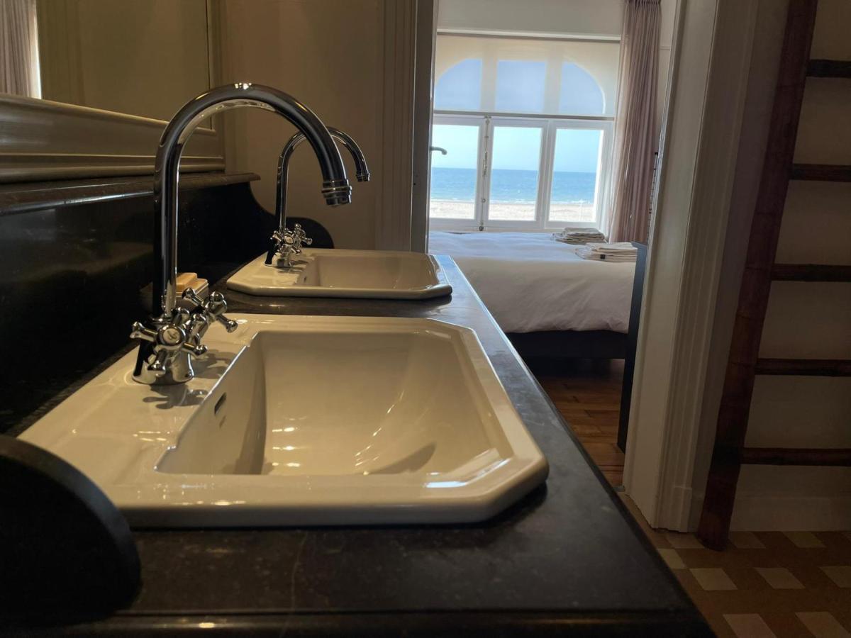 Uniek Appartement Op De Zeedijk Met Parking Остенде Экстерьер фото
